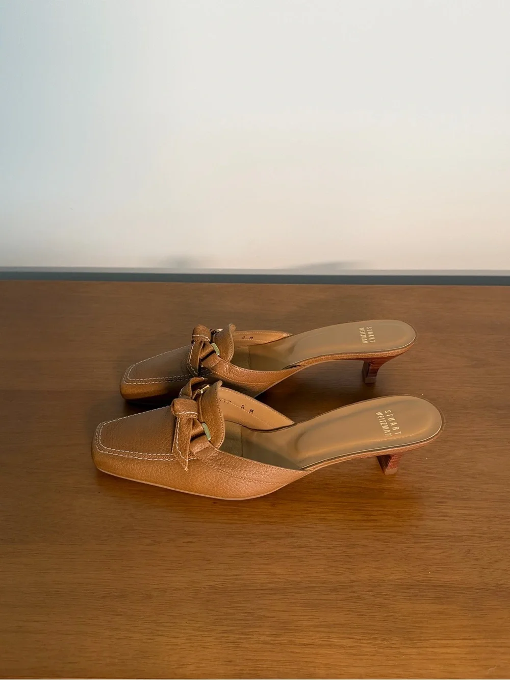 Women's Tan Leather Knot Mule kitten heels - vintage Stuart Weitzman slip - Picture 1 of 6